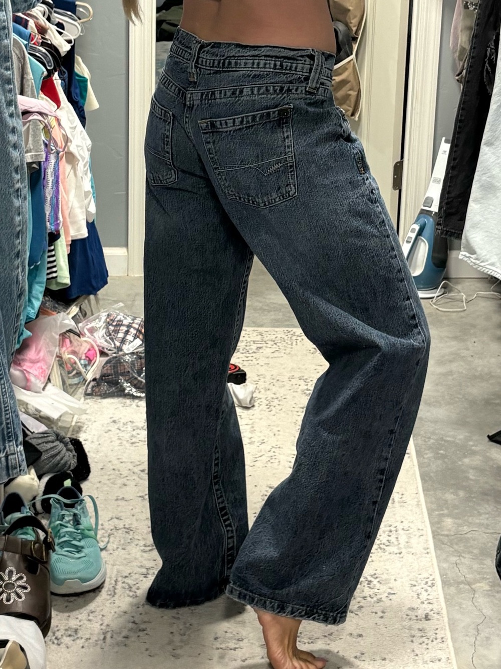 Urban Outfitters BDG Kayla Low-Rise Jeans - Picture 5 of 9